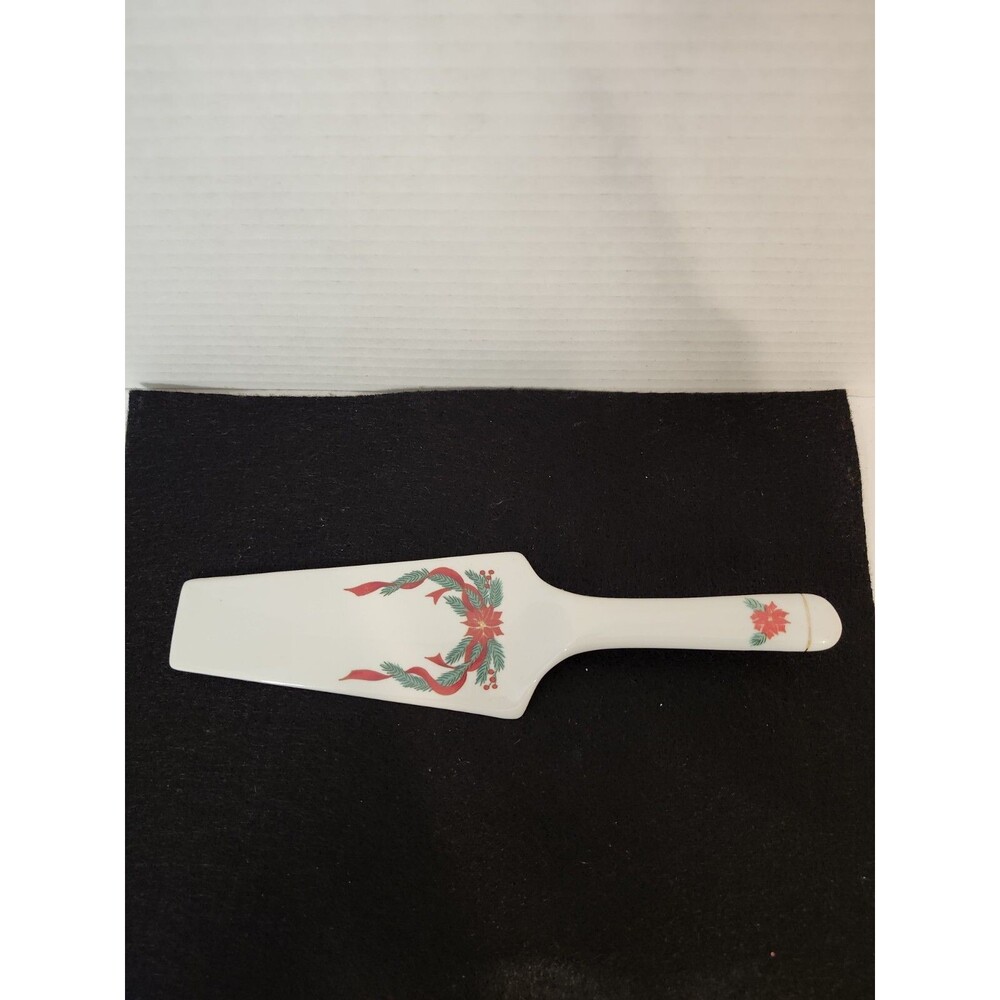 Vintage Traditional Christmas Holly and Berry Porcelain Cake Pie Server